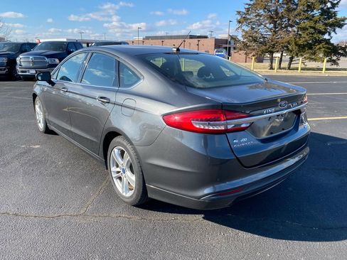 Used 2018 Ford Fusion SE w/ Fusion SE Technology Package image 7