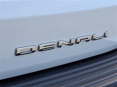 Certified 2023 GMC Yukon Denali image 31