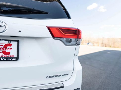 Used 2017 Toyota Highlander Limited image 12