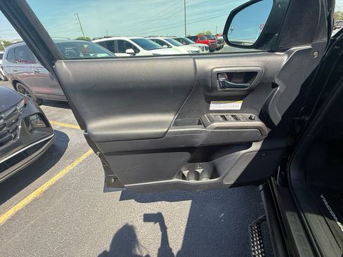 Used 2019 Toyota Tacoma TRD Pro image 11