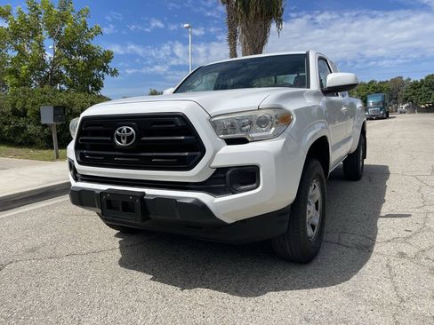Used 2016 Toyota Tacoma SR w/ SR Convenience Package RWD image 3
