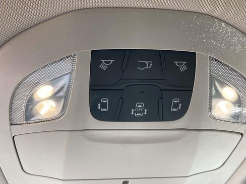 Used 2023 Chrysler Pacifica Touring-L FWD image 27