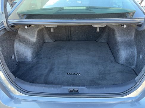 Used 2024 Nissan Altima 2.5 SV w/ SV Premium Package image 16