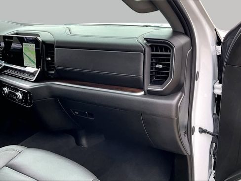 Used 2025 GMC Sierra 1500 SLT AWD/4WD image 19