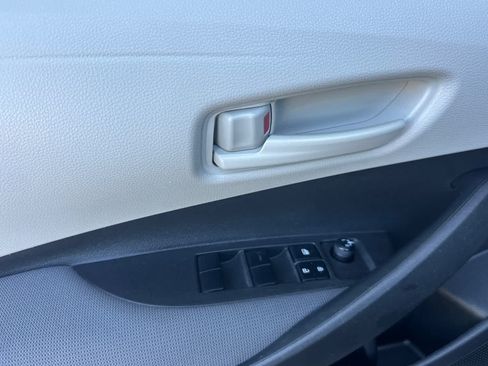 Used 2022 Toyota Corolla LE FWD image 12