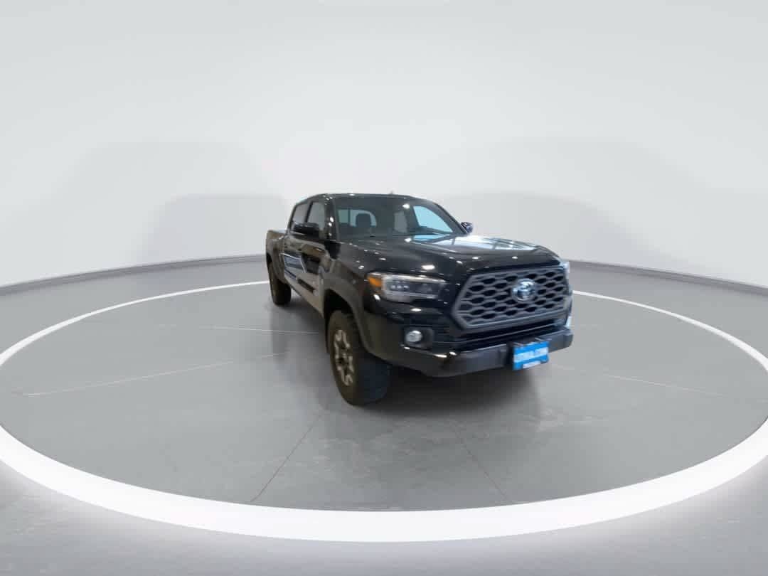 Used 2022 Toyota Tacoma TRD Off-Road w/ TRD Premium Off Road Package AWD/4WD image 3