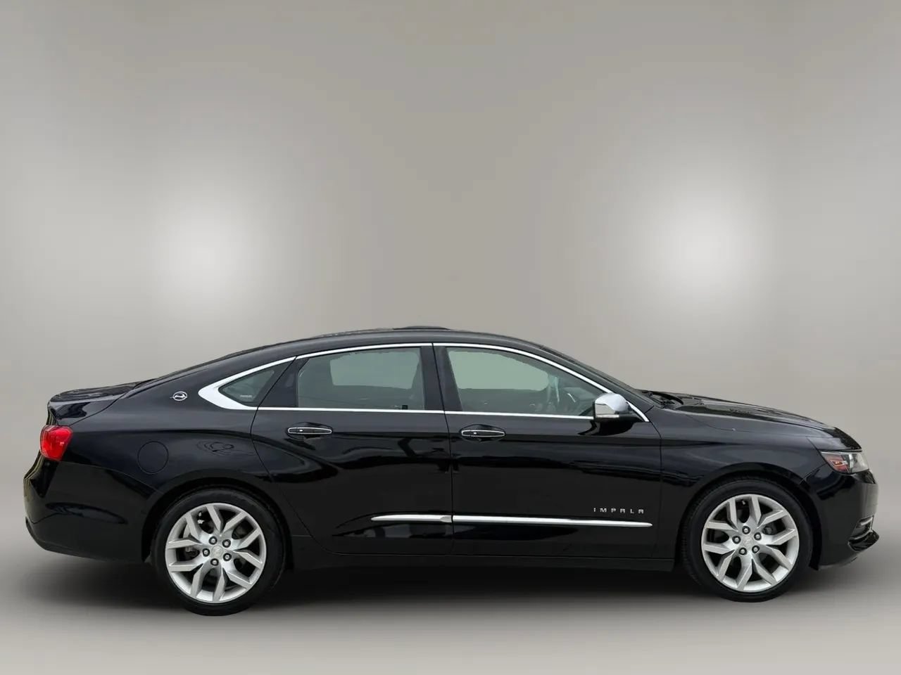Used 2015 Chevrolet Impala LTZ FWD image 8