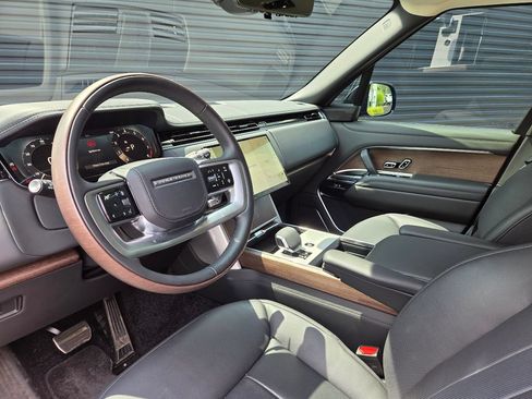 Used 2025 Land Rover Range Rover Autobiography AWD/4WD image 4