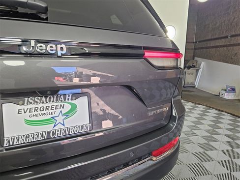 Used 2022 Jeep Grand Cherokee Limited image 17