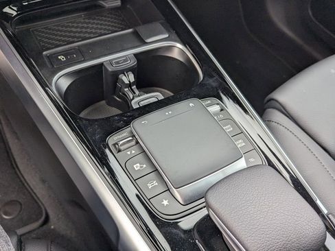 Used 2023 Mercedes-Benz EQB 300 4MATIC image 26