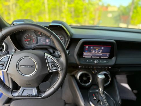 Used 2021 Chevrolet Camaro LT w/ Technology Package image 18