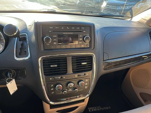 Used 2016 Dodge Grand Caravan SE w/ Quick Order Package 29E SE image 30