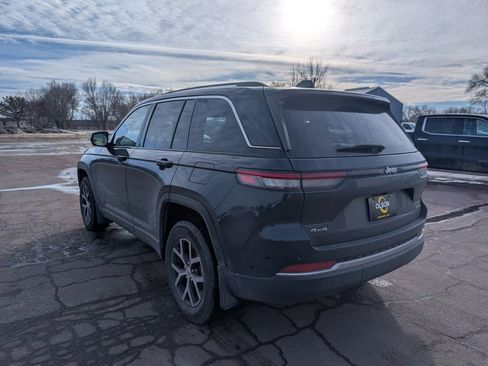 Used 2023 Jeep Grand Cherokee Limited image 4