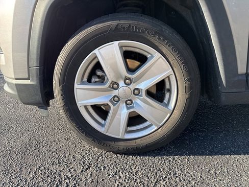 Used 2022 Jeep Compass Latitude image 11