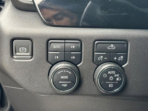 Used 2023 Chevrolet Silverado 1500 LT Trail Boss w/ LPO, Dark Essentials Package image 16