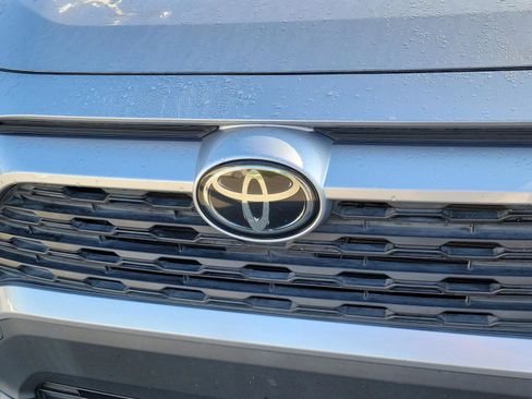 Used 2019 Toyota RAV4 XLE w/ Convenience Package FWD image 10