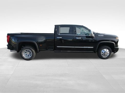 New 2026 Chevrolet Silverado 3500 High Country w/ High Country Premium Package AWD/4WD image 6