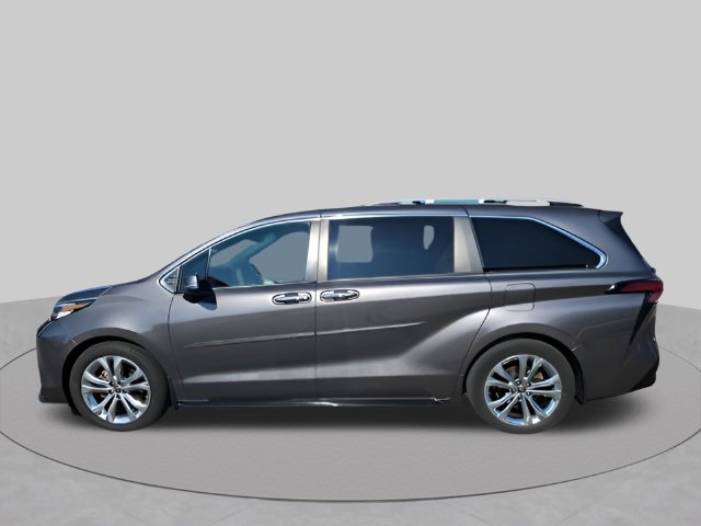 Used 2021 Toyota Sienna Platinum FWD image 2