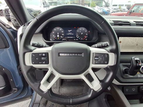 Used 2024 Land Rover Defender 90 X-Dynamic SE AWD/4WD image 22