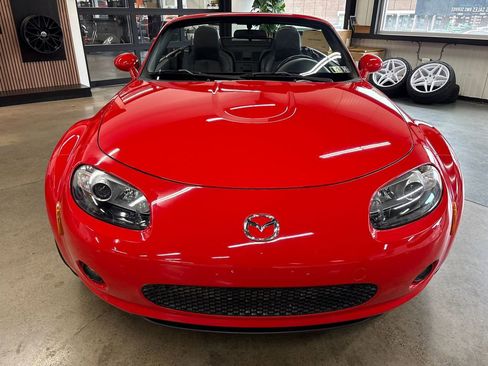 Used 2006 MAZDA MX-5 Miata Grand Touring RWD image 24