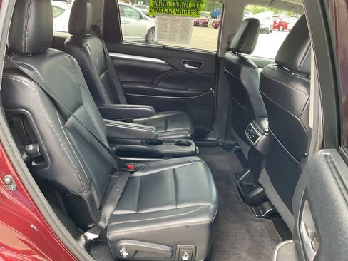 Used 2017 Toyota Highlander XLE AWD/4WD image 43
