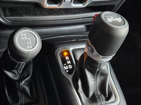 Used 2025 Jeep Wrangler Unlimited Sport AWD/4WD image 8
