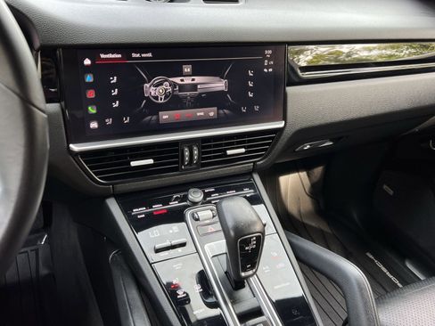 Used 2022 Porsche Cayenne image 19