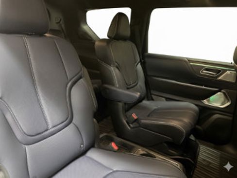 Certified 2026 INFINITI QX80 4WD w/ Sport Exterior Package image 8