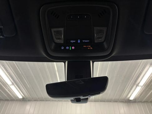 Used 2022 Chevrolet Traverse LT FWD image 83