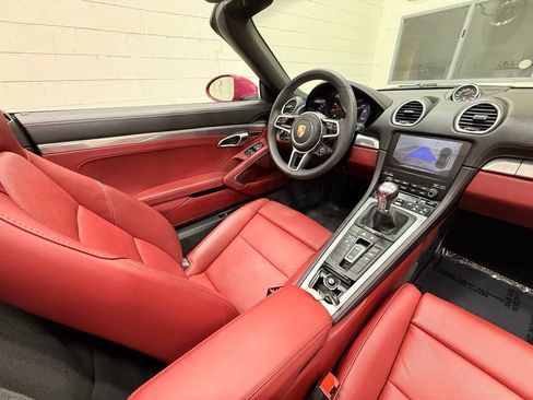 Used 2025 Porsche 718 Boxster RWD image 50