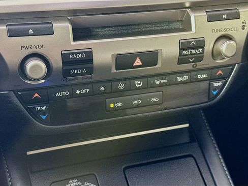 Used 2018 Lexus ES 350 w/ Accessory Package 2 image 17