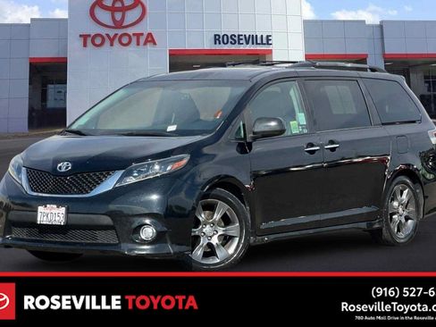 Used 2015 Toyota Sienna SE w/ SE Preferred Package FWD image 1