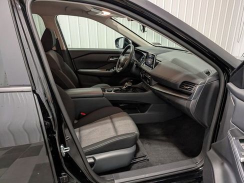 Used 2025 Nissan Rogue SV image 26