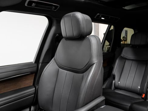 Used 2023 Land Rover Range Rover Long Wheelbase SE image 11