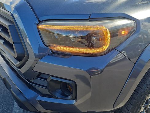 Used 2020 Toyota Tacoma SR5 RWD image 31