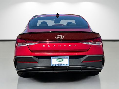 Used 2025 Hyundai Elantra Sport image 4