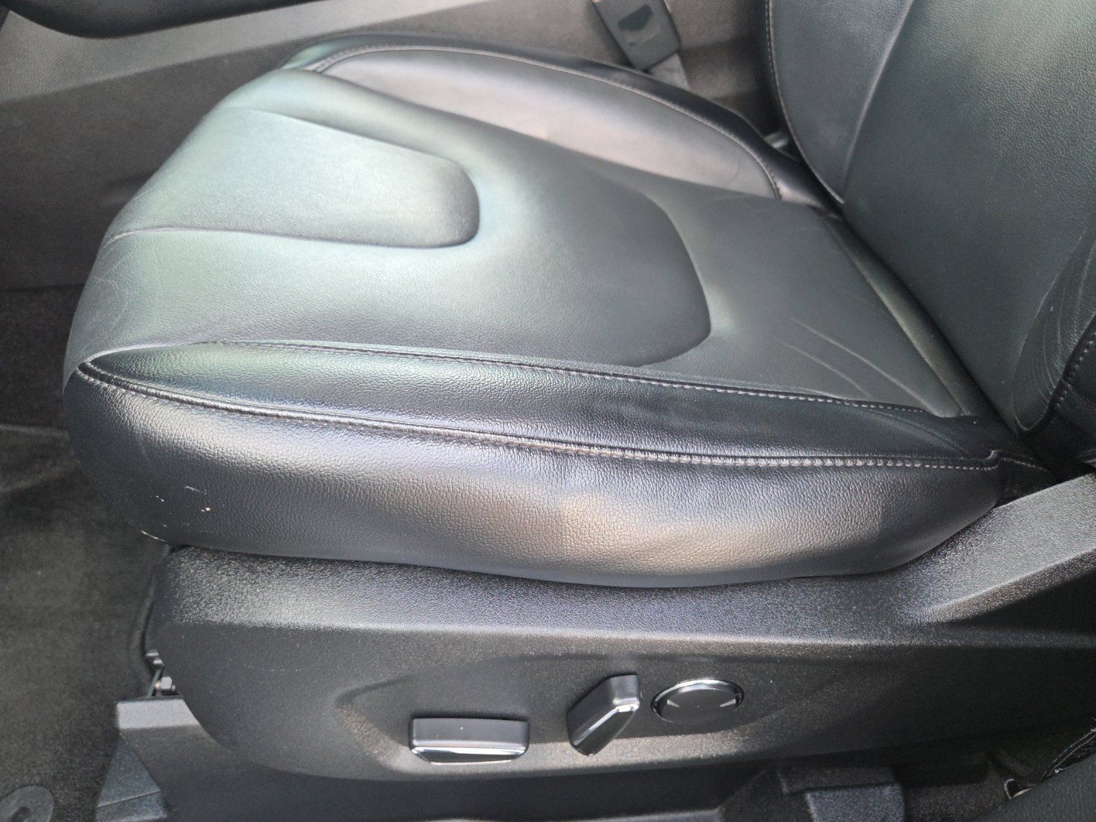 Certified 2018 Ford Edge Titanium w/ Technology Package FWD image 19