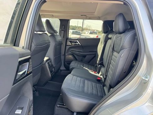 New 2026 Mitsubishi Outlander SE FWD image 12