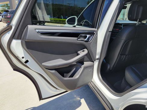 Used 2021 Porsche Macan AWD/4WD image 16