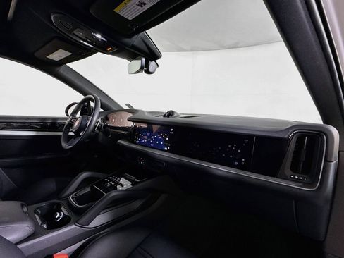 Certified 2026 Porsche Cayenne E-Hybrid Coupe AWD/4WD image 17