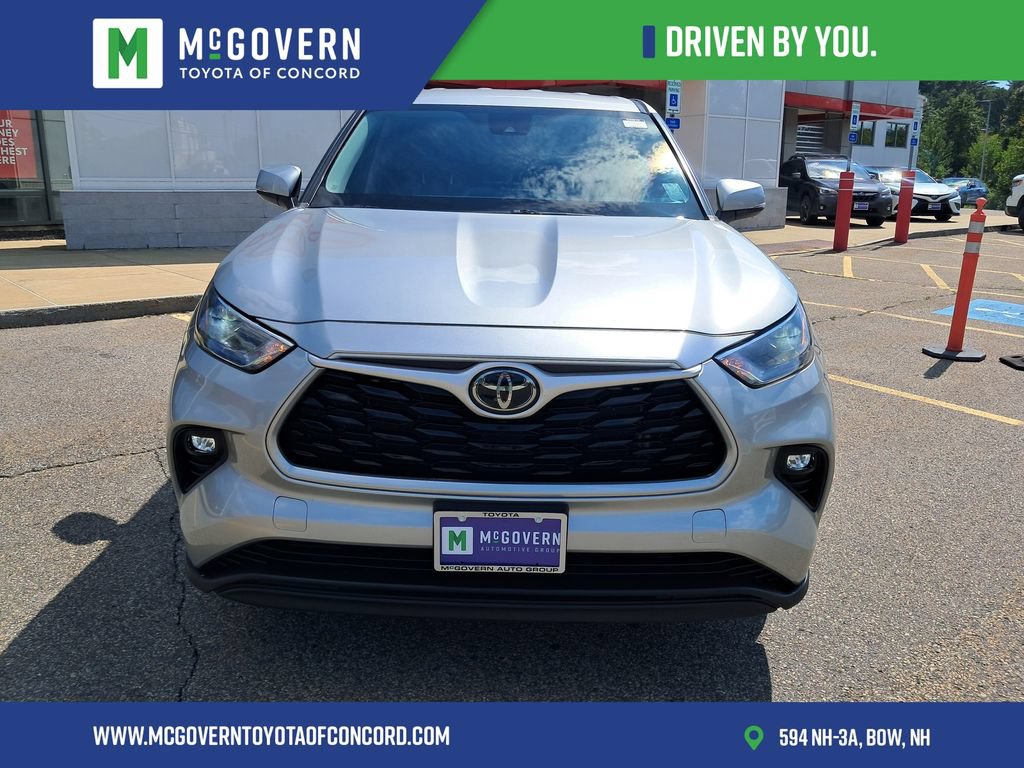 Used 2022 Toyota Highlander LE FWD image 11