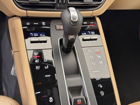 New 2026 Porsche Macan image 21