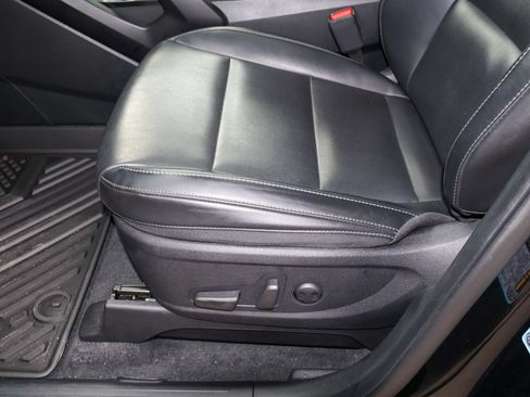 Used 2025 Kia Telluride S FWD image 9