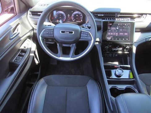 Used 2024 Jeep Grand Cherokee L Altitude image 19