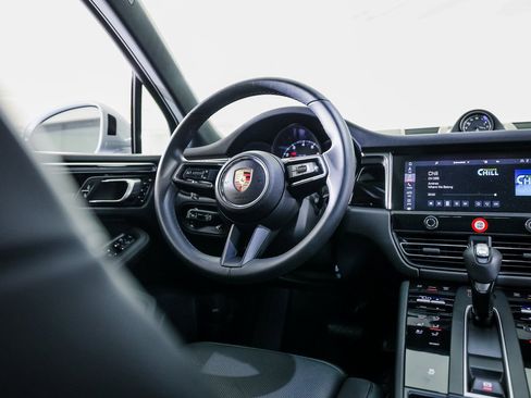 Certified 2025 Porsche Macan image 26
