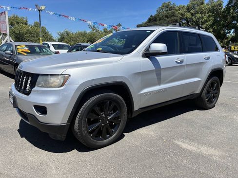Used 2013 Jeep Grand Cherokee Altitude AWD/4WD image 1