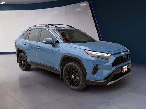 Used 2024 Toyota RAV4 SE image 7