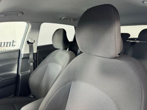 Used 2025 Hyundai Kona SEL image 3