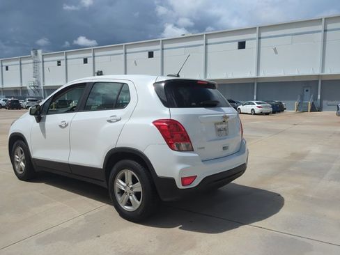 Used 2019 Chevrolet Trax LS FWD image 4
