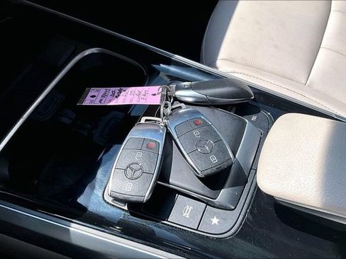 Used 2022 Mercedes-Benz GLB 250 w/ Premium Package Lite image 35